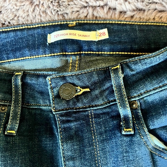 Levis 721 Highrise Skinny Jeans NWOT. Size 27. Retails for $67. - Picture 4 of 14